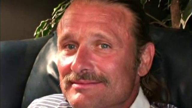 I met Michael over a year ago, when he was remodeling a restaurant next door to my apartment. We have only recently hooked up and he's a nice find. At 47 years, 6' 2", and 200 pounds, he's an electrician and carpenter.