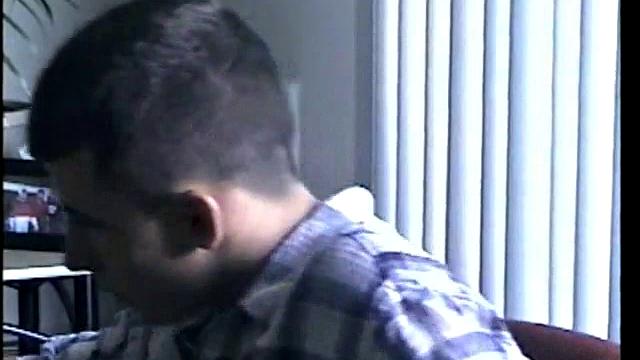 Бостонский натурал дрочит перед камерой для геев зрителей.