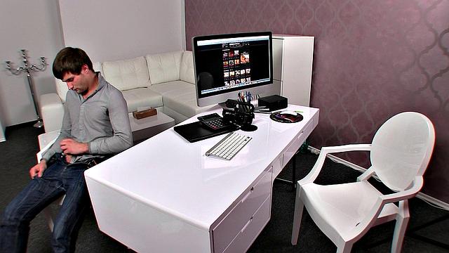 Handsome Guy Gives Pussy A Fairytale Fuck