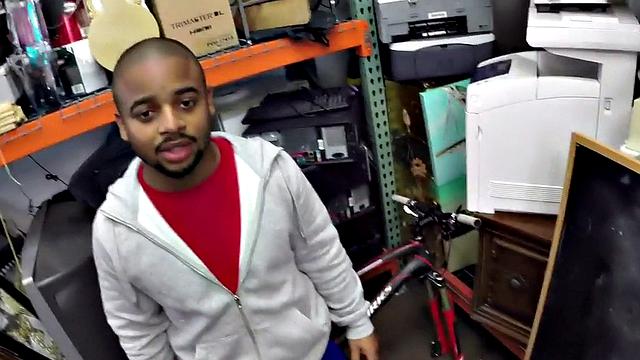 Real pawnshop 3some fucked in stockroom