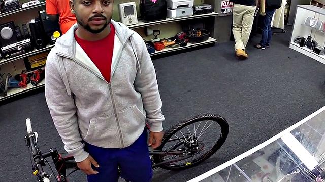 Real pawnshop 3some fucked in stockroom