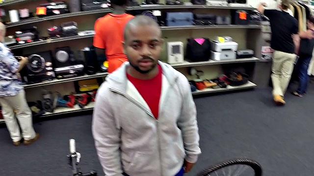 Real pawnshop 3some fucked in stockroom