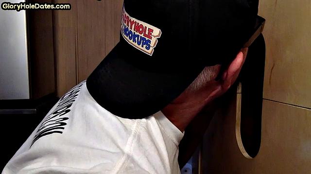 Moustache mature visit