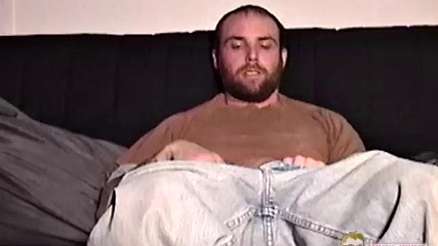 Брутальный бывший морпех Алан дрочит с бородой и хорошим настроением