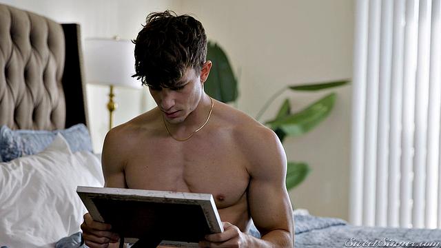 рыжая milf рвет постель страстным жестким сексом