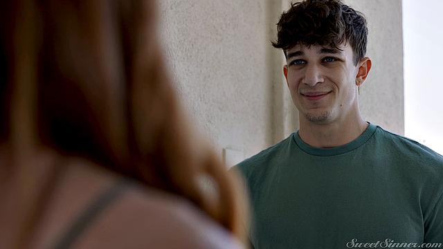 рыжая milf рвет постель страстным жестким сексом