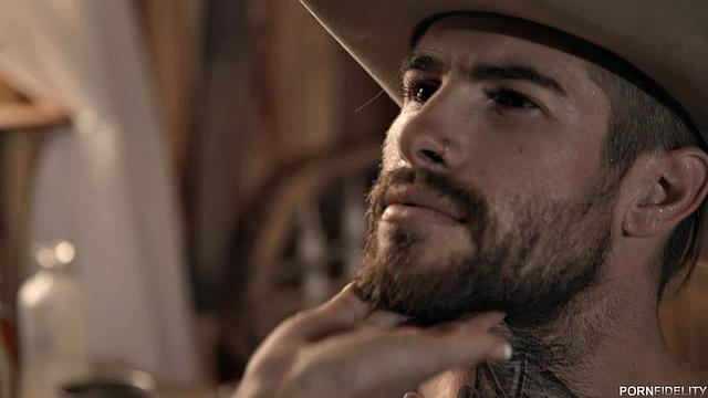 сэнди связывает джареда и катается на нем, потом получает сперму на тело