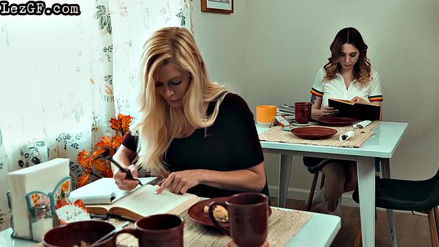 Brunette lesbian babe eaten by GF