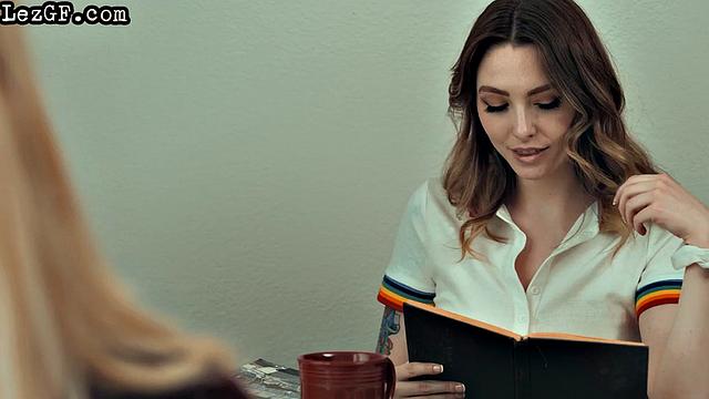 Brunette lesbian babe eaten by GF