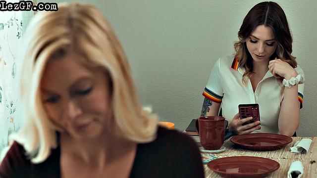 Brunette lesbian babe eaten by GF