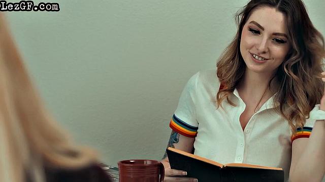 Brunette lesbian babe eaten by GF