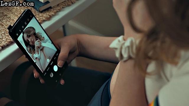 Brunette lesbian babe eaten by GF