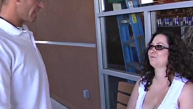 Jem Jewel Gets Her Pussy Licked