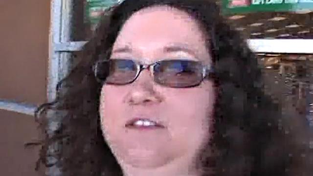 Jem Jewel раздвигает ноги и требует жёсткого куни