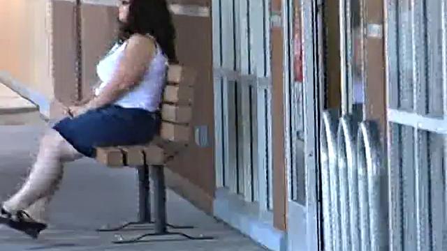 Jem Jewel Gets Her Pussy Licked