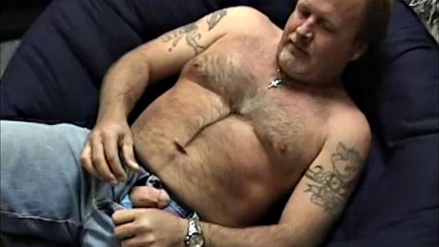 I have done a video with Scott once before. He dropped by one afternoon, wanting to perform for the camera.