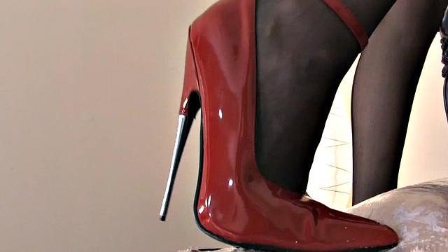 Fatal BDSM domina gives CBT with clothespins