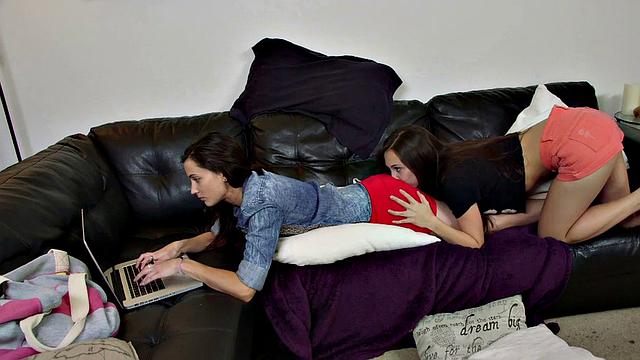 Jenna seduces Georgia