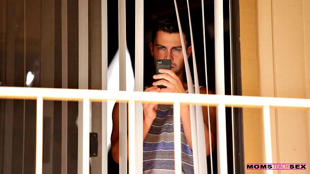 опытная milf училка ставит урок в постели - смех обеспечен