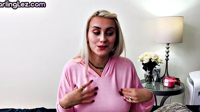 Lesbian kissing ends with rimjob and pussyeating