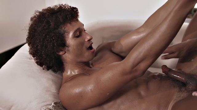 латинос вылизал жопу и сам сел на член друга по полной