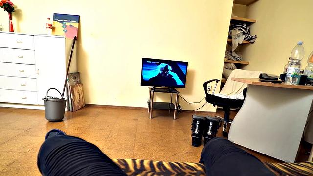 MATURE4K. Guy satisfies mature woman in stockings after chores.