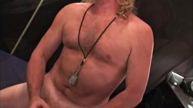 Том не сдерживается после тяжёлой смены - мощный разряд