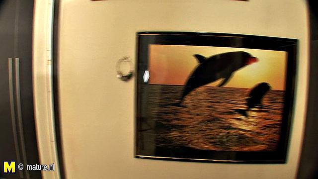 похотливая блондинка Мат-Мод403 дрочит и глотает член