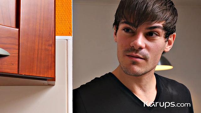 Сара берёт контроль и жёстко скачет в страстном натурал-экшене