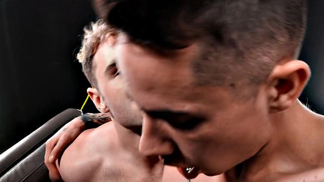 Inked jock sucked off before breeding in raw couple