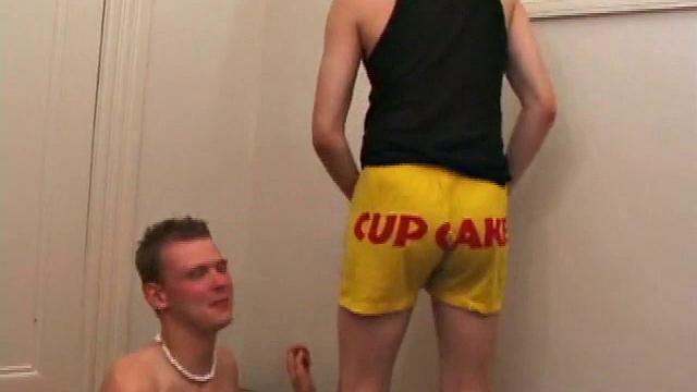 Шон Блейк доминирует над Трэвисом Мартинесом в жарком гей-сексе