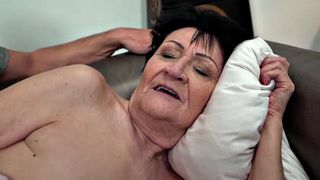 Big booty granny penetrated by big dick in pussy