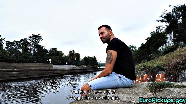 Picked up hunk gives blowjob