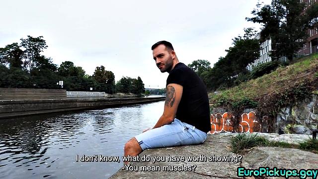 Picked up hunk gives blowjob