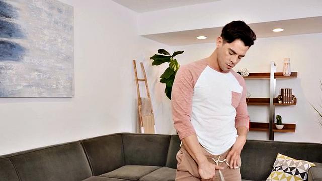 Solo eager jock wanks and cums all over his tummy