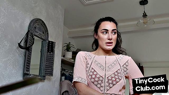 Жесткая госпожа унижает парней с маленьким членом за деньги