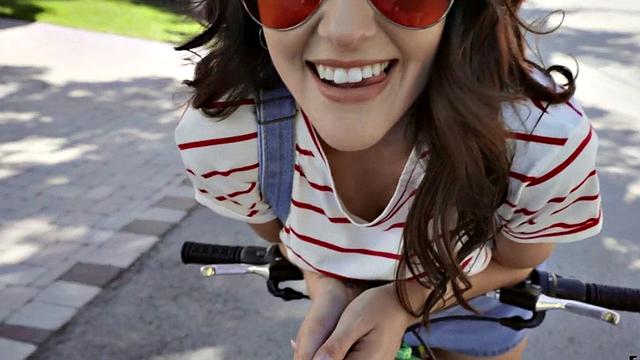 Threesome BFs cock sharing is BFF caring with 2 slutty babes