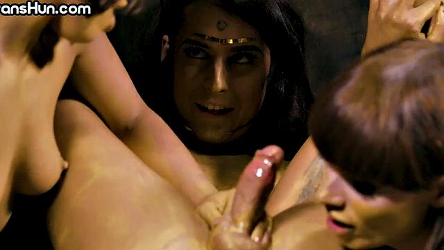 Trans pleasing cockhungry BFF after casting in 3some