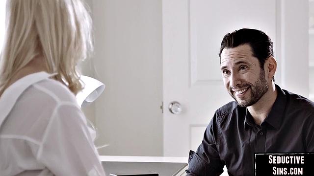 Blondie in Lingerie gets Cuntpounded