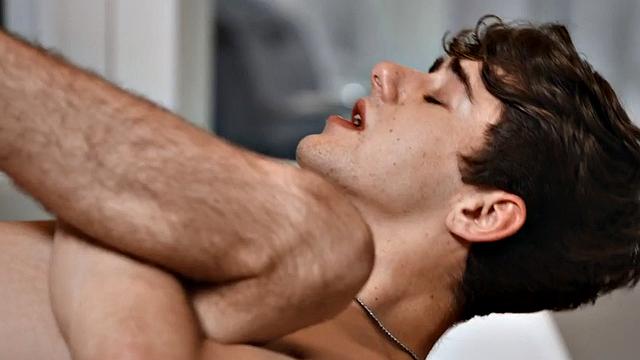 Straght jock fucks skinny twink after BJ in the kitchen