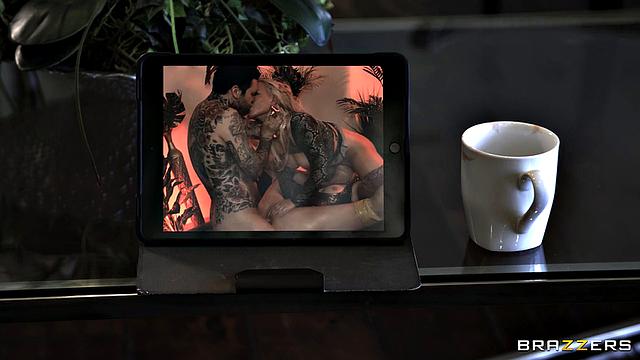 Big Naturals Headbanger Gets Rocker Cock