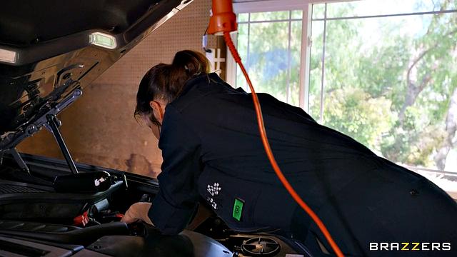 Femme Falls for Fawx