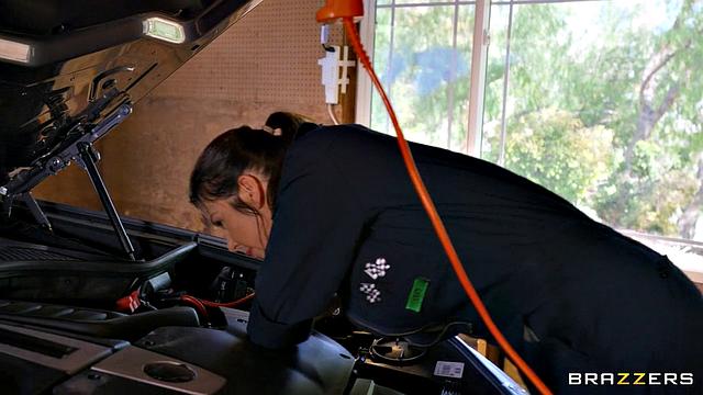 Femme Falls for Fawx