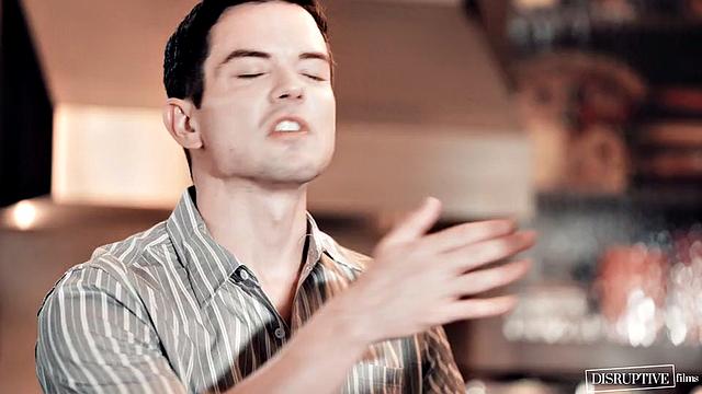 Жаркая страсть на гей-ранчо - Юлиуса затягивает интрига