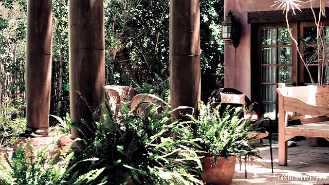 Жаркая страсть на гей-ранчо - Юлиуса затягивает интрига