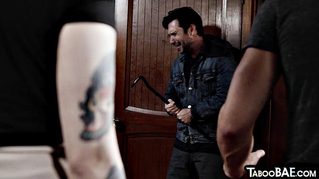 Пышногрудая взрослая трахается раком с любовником после наездницы.