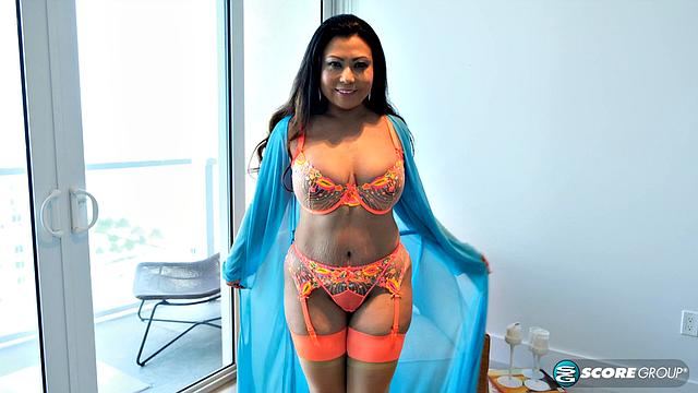 MILF Krystal Davis plays with a huge toy