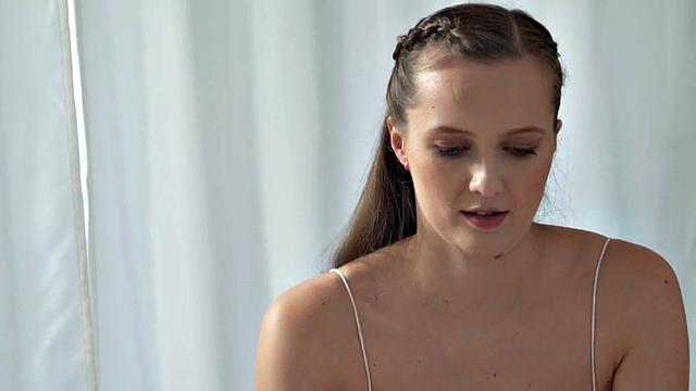 Lez massage 21yo gals enjoy rimming and 3some