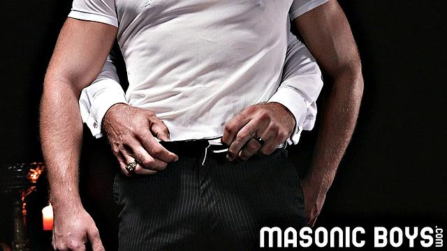 три мужика развлекаются игрушками и по полной вылизывают друг друга