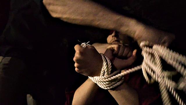 три мужика развлекаются игрушками и по полной вылизывают друг друга